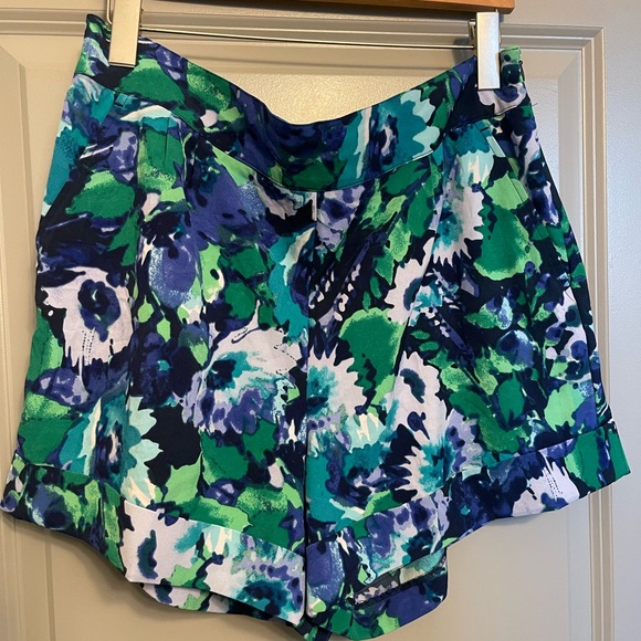 New York & Company Blue and Green Floral High Waist Shorts - Picture 1 of 4